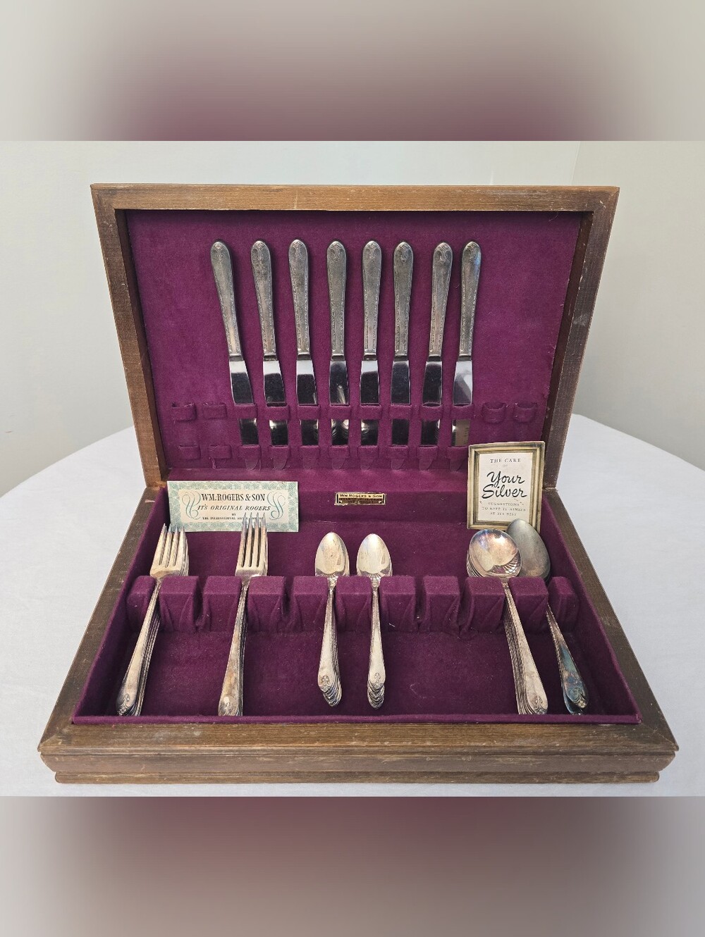 Vintage 50 Piece ROGERS BROS EXQUISITE Silverplate Flatware Box & Certificates